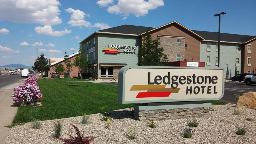 Ledgestone Hotel Vernal Esterno foto