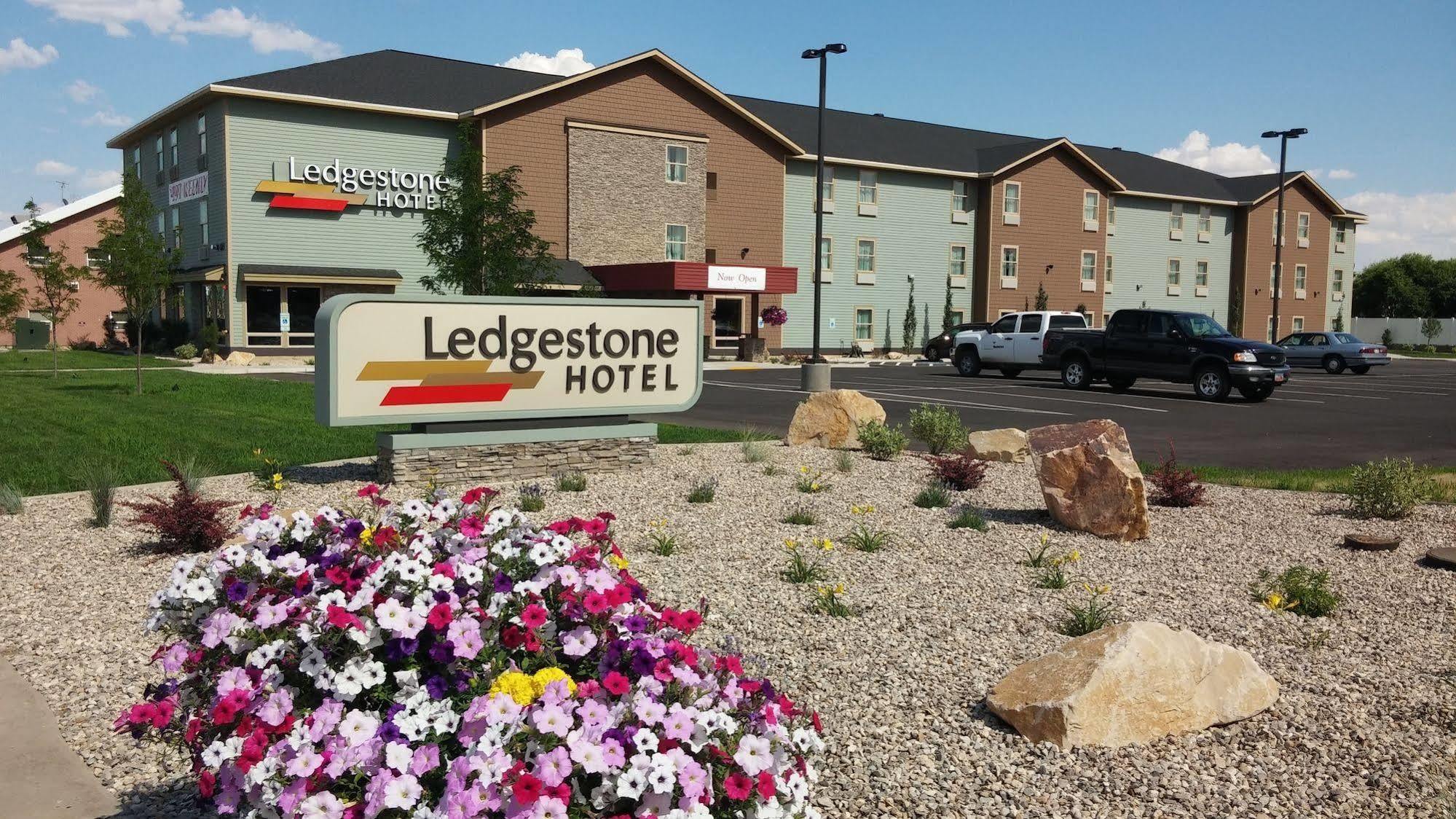Ledgestone Hotel Vernal Esterno foto