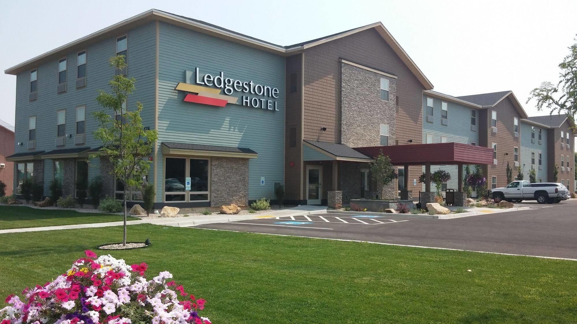 Ledgestone Hotel Vernal Esterno foto